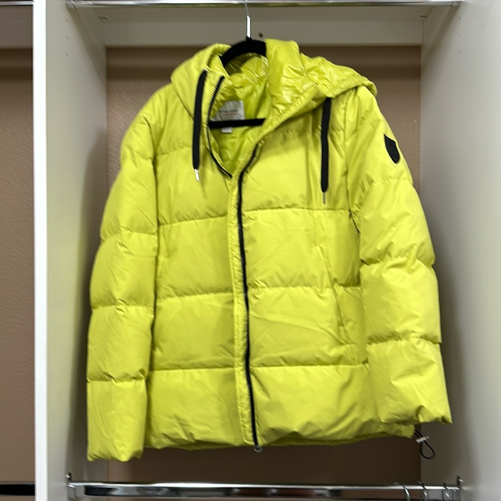 Attached hooded winter coat with lined pockets and bungee tightener
